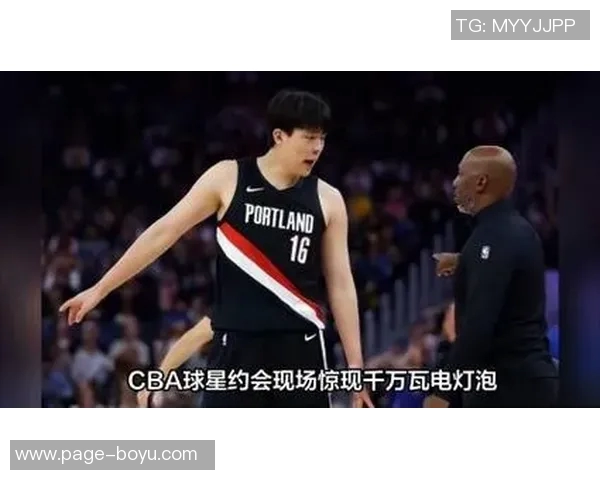 杨瀚森与女友约会被翻译哥打扰网友调侃成电灯泡真搞笑 杨瀚森与女友约会被翻译哥打扰网友调侃成电灯泡真搞笑