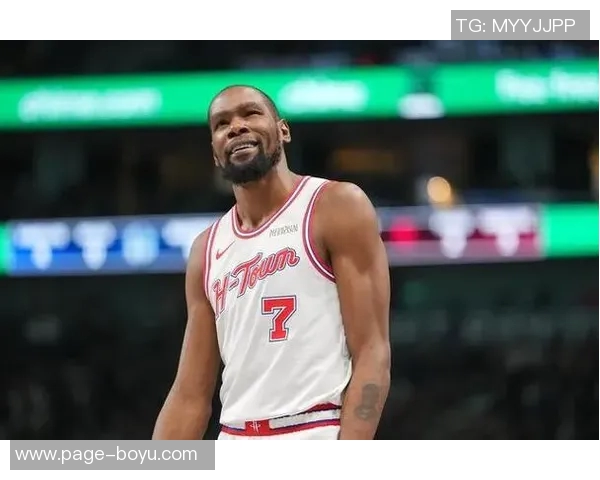 杜兰特全场表现出色12投7中贡献18分4篮板7助攻1抢断1盖帽