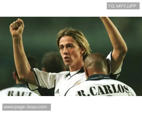 厄瓜多尔国家队主帅贝卡切斯亲临切尔西赛场与凯塞多合影留念